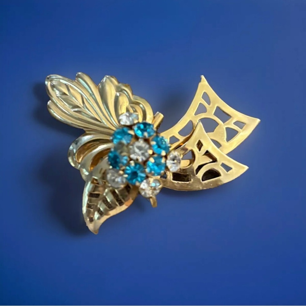Vintage 1960’s Gold Tone Bow Blue&White Rhinestone Pendant/Brooch